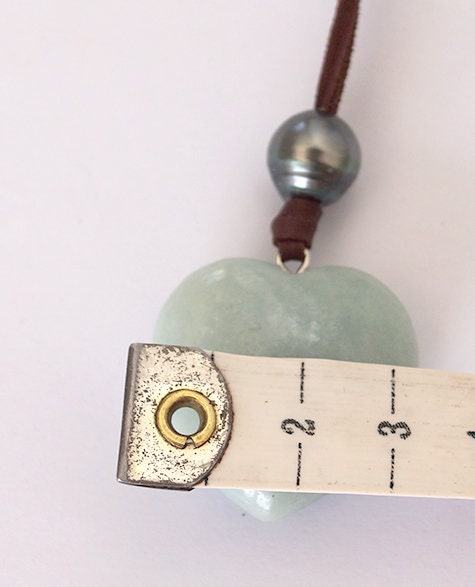 Pendentif coeur amazonite, perle de Tahiti, cuir collier ajustable - Gina