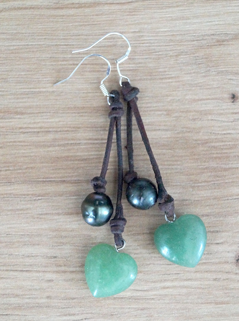 Boucle d'oreille cœur en aventurine et perles de Tahiti, cuir, apprêts argent 925 Tina