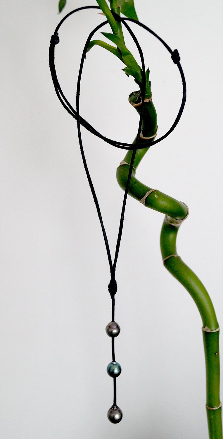 collier 3 perles de Tahiti en pendentif - cuir - fermoir coulissant - Austra