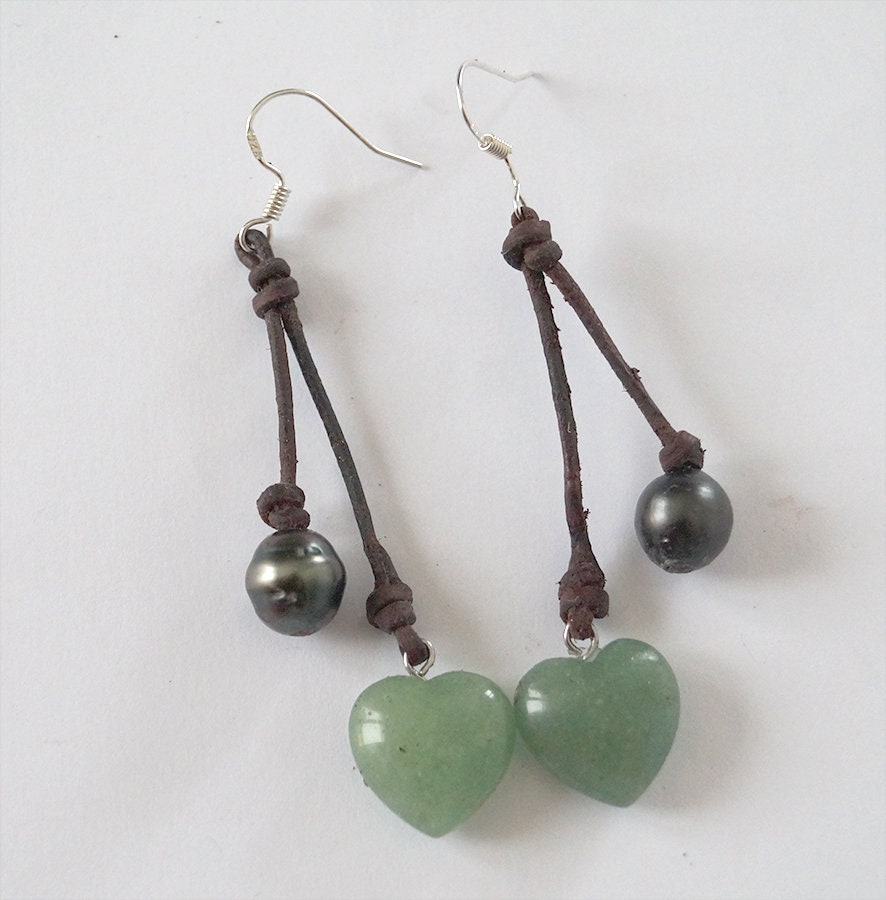 Boucle d'oreille cœur en aventurine et perles de Tahiti, cuir, apprêts argent 925 Tina