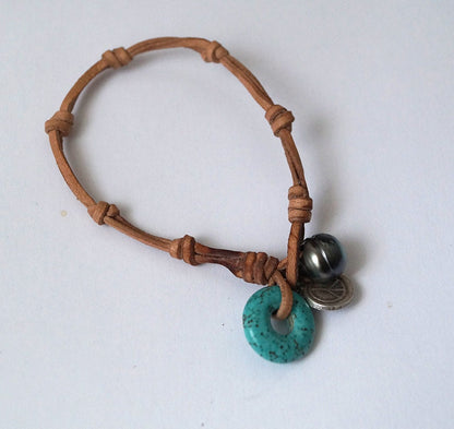 Tahiti pearl bracelet and turquoise donut with lasso clasp - Zora