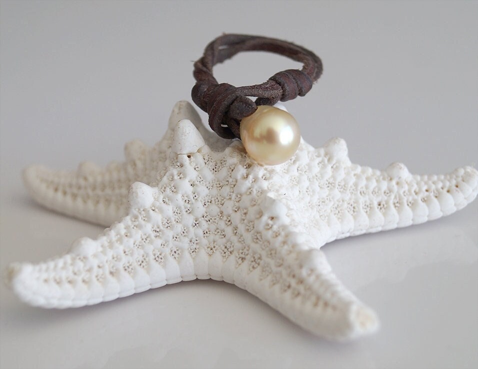 Tahitian Pearl Ring - Leather - Lasso - Adela