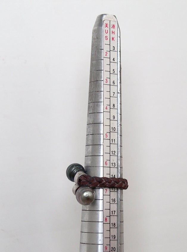 Bague cuir tressé avec duo de perles de Tahiti - Helle