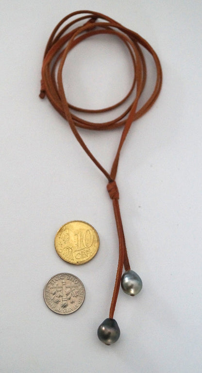 Perles de Tahiti contrastées sur cuir coulissant - Rita