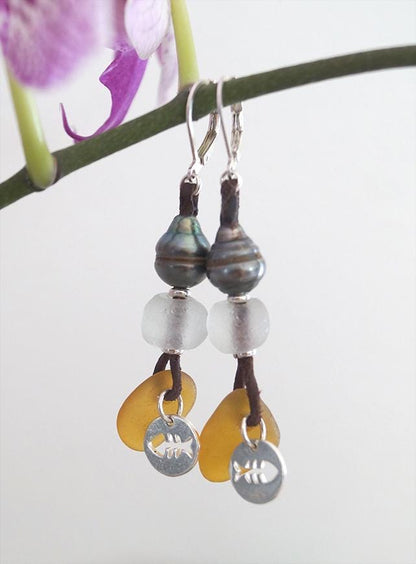 Boucle d'oreille avec perles de Tahiti, verre mer et charm's argent , apprêts argent 925 - Cara