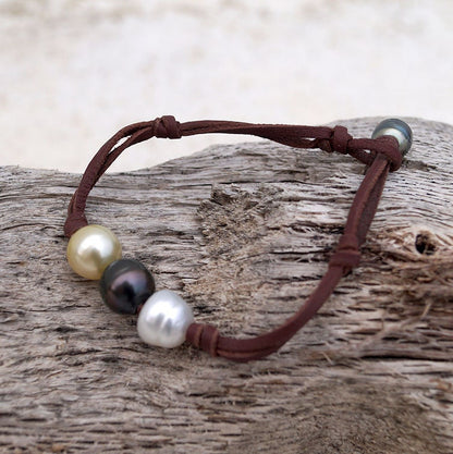 Bracelet avec ses perles de Tahiti et d'Australie, cuir, fermoir perle de Tahiti - Idra