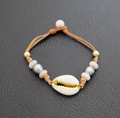 Bracelet perles de Tahiti coquillage cauris doré  fermoir perle opale - Naia
