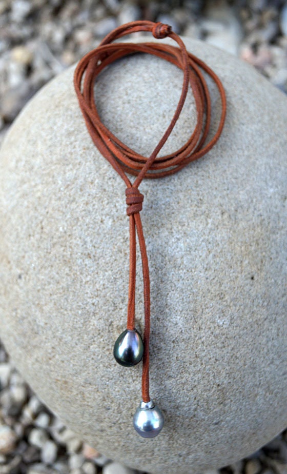 Perles de Tahiti contrastées sur cuir coulissant - Rita