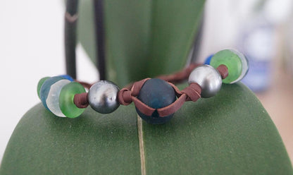 Bracelet avec 2 Perles de Tahiti, perles de verre de mer cuir et argent - Amalia