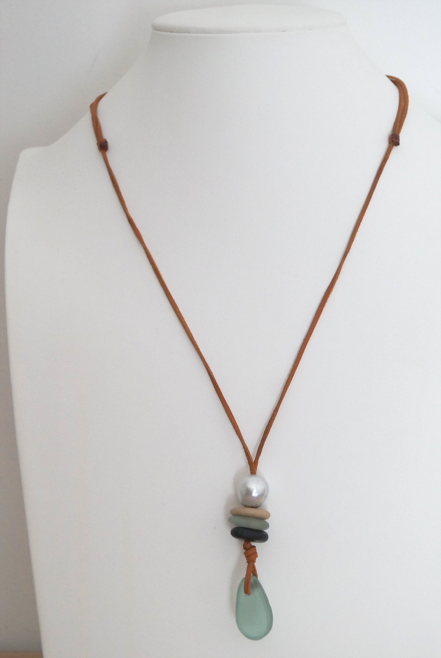 Recycled glass pendant necklace with silver Tahitian pearl - Sienna