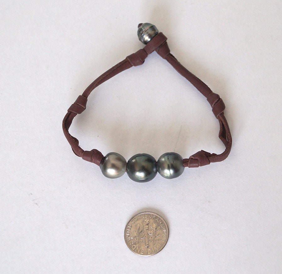 Bracelet trois perles de Tahiti sur cuir large - Ozzy