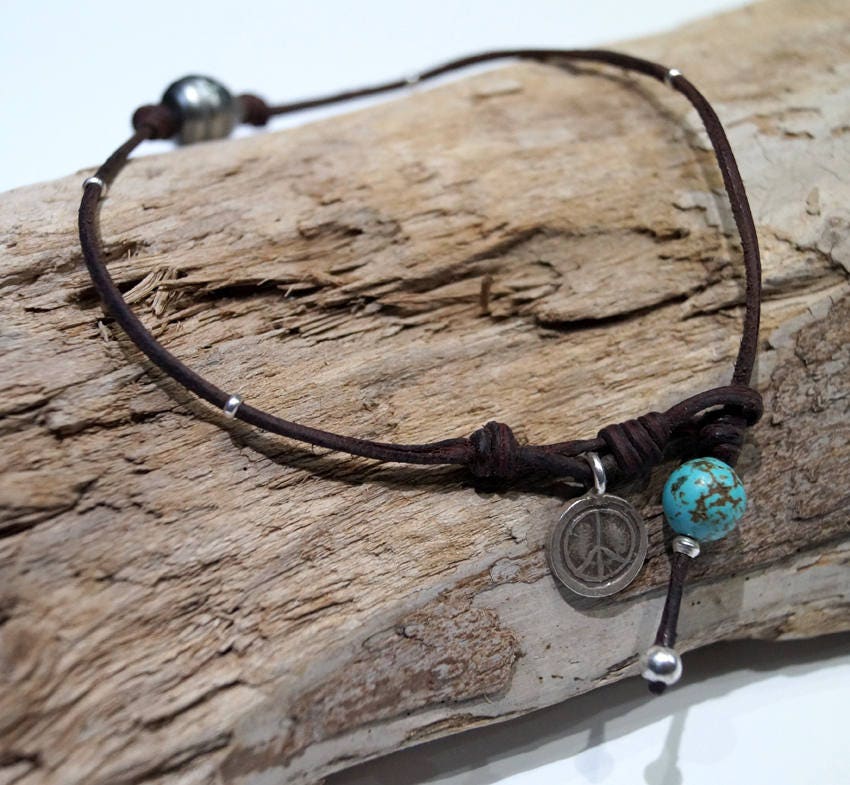 Bracelet de cheville perle de Tahiti, charms peace & love et fermoir turquoise - Gaia