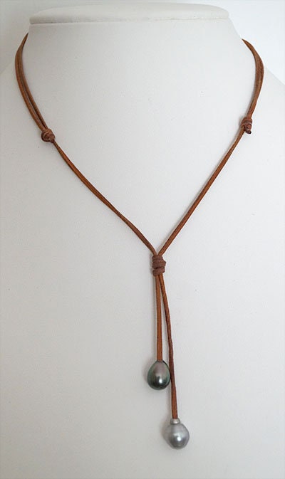 Perles de Tahiti contrastées sur cuir coulissant - Rita