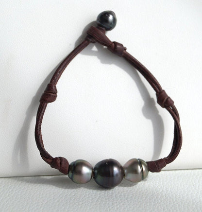 Bracelet trois perles de Tahiti sur cuir large - Ozzy
