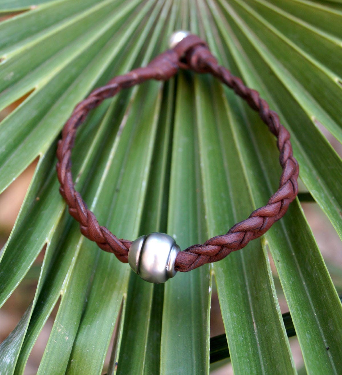 Bracelet cuir large tressé et perle de Tahiti - Rajam