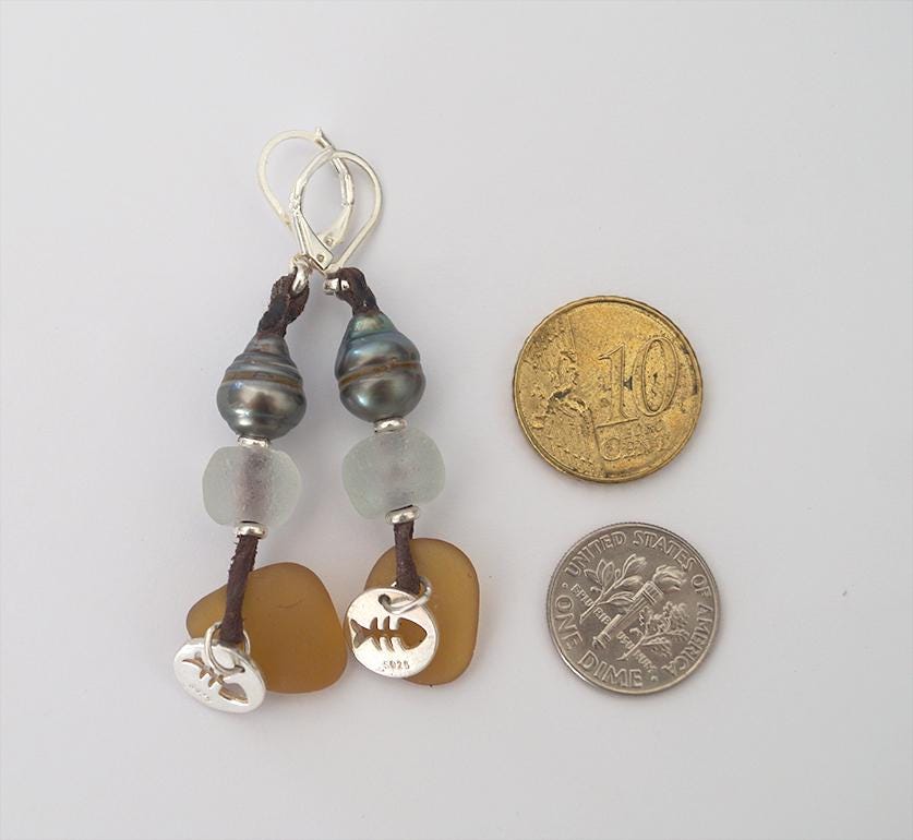 Boucle d'oreille avec perles de Tahiti, verre mer et charm's argent , apprêts argent 925 - Cara