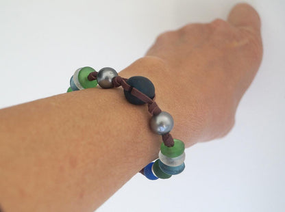 Bracelet avec 2 Perles de Tahiti, perles de verre de mer cuir et argent - Amalia
