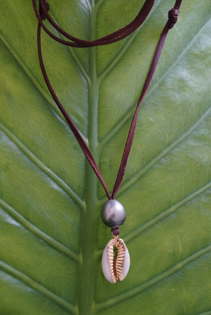 Collier coquillage cauri et perle de Tahiti - Ocea