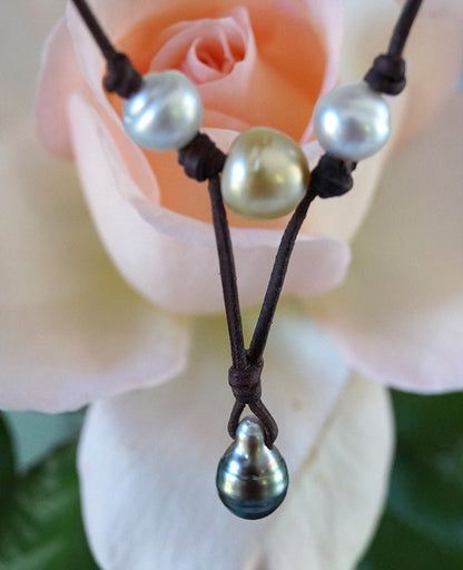 Collier pendentif perle de Tahiti goutte et son trio de perles - Livia