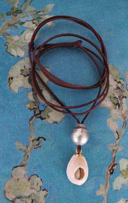 Collier coquillage cauri et perle de Tahiti - Ocea