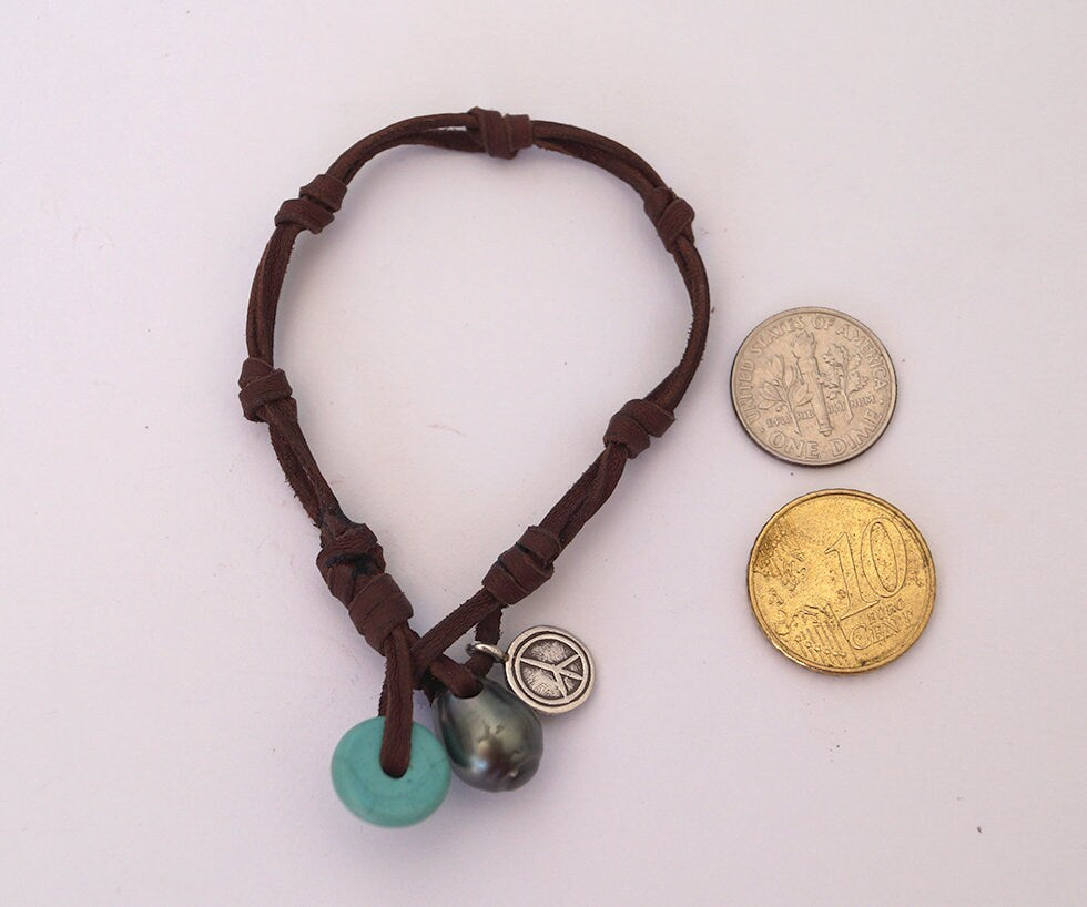 Tahiti pearl bracelet and turquoise donut with lasso clasp - Zora