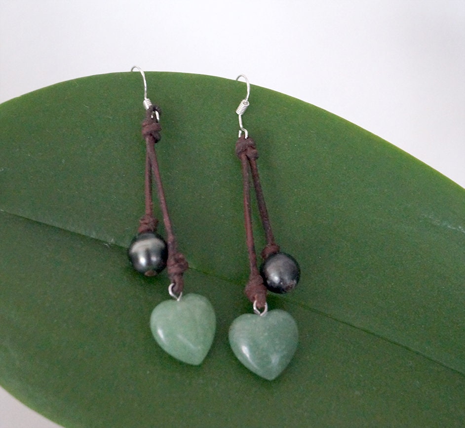 Boucle d'oreille cœur en aventurine et perles de Tahiti, cuir, apprêts argent 925 Tina