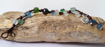 Bracelet assortiment perles de verre recyclées et perle de Tahiti - Heidi
