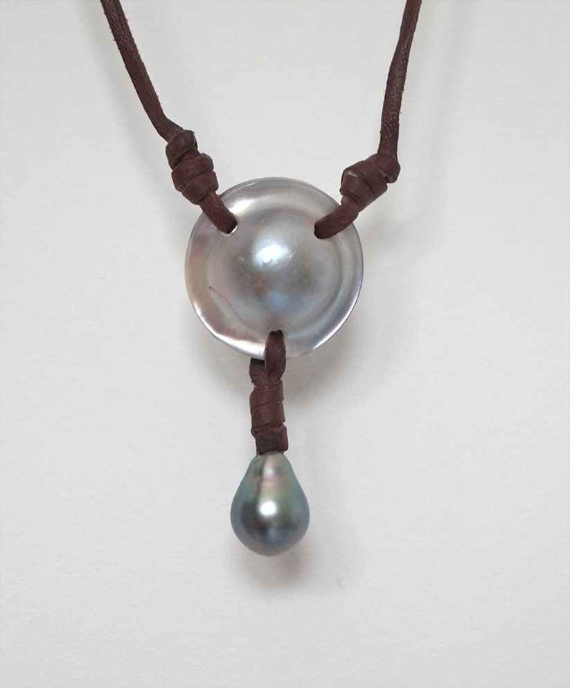 Women's leather and Tahitian pearl necklace, mabe pearl pendant, adjustable sliding jewelry