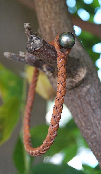 Bracelet cuir fauve tressé et sa perle de Tahiti - Linn