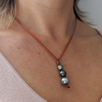 cuir et pendentif trio de perles Tahiti
