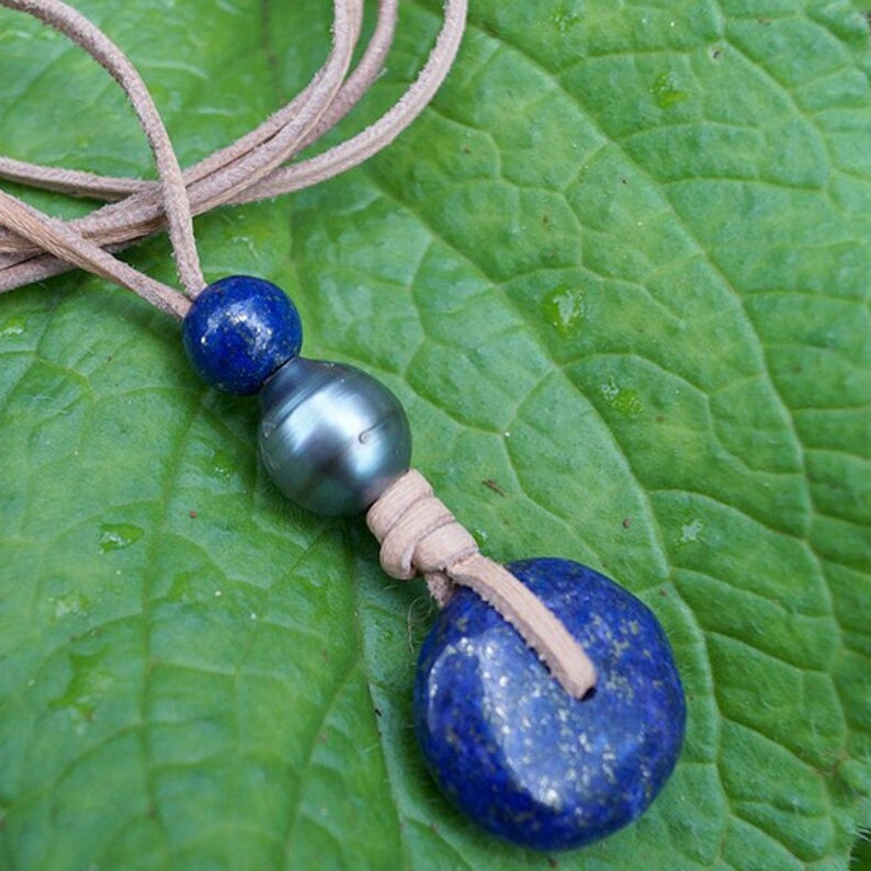 collier femme avec pendentif lapis lazuli  et perle de Tahiti