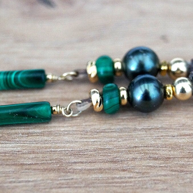 perle de culture grise et pierre malachite
