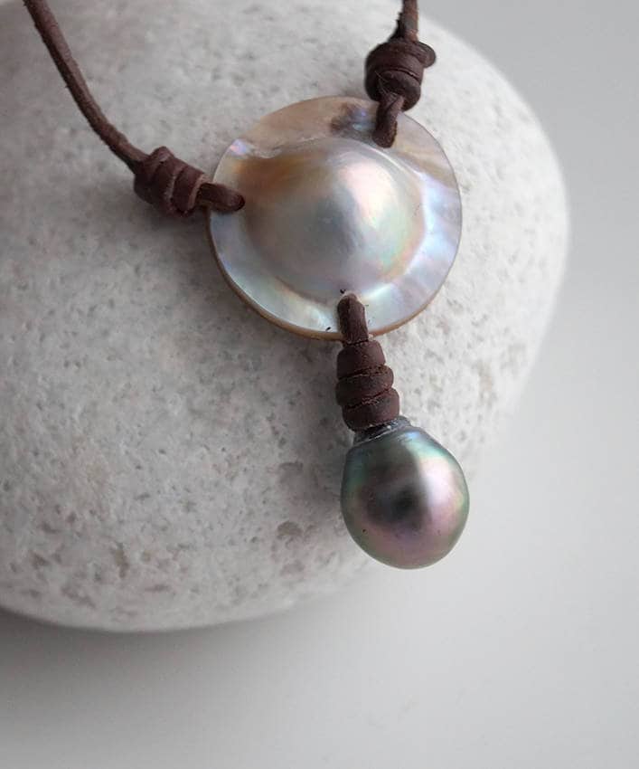 Women's leather and Tahitian pearl necklace, mabe pearl pendant, adjustable sliding jewelry