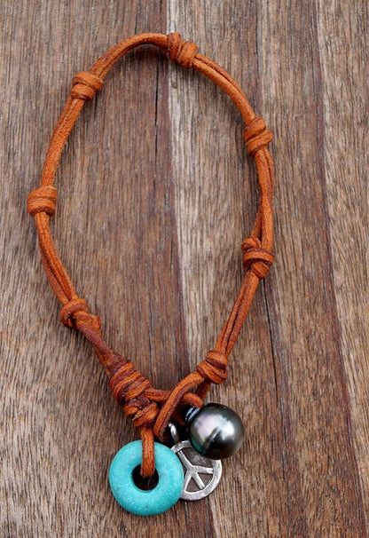 Tahiti pearl bracelet and turquoise donut with lasso clasp - Zora