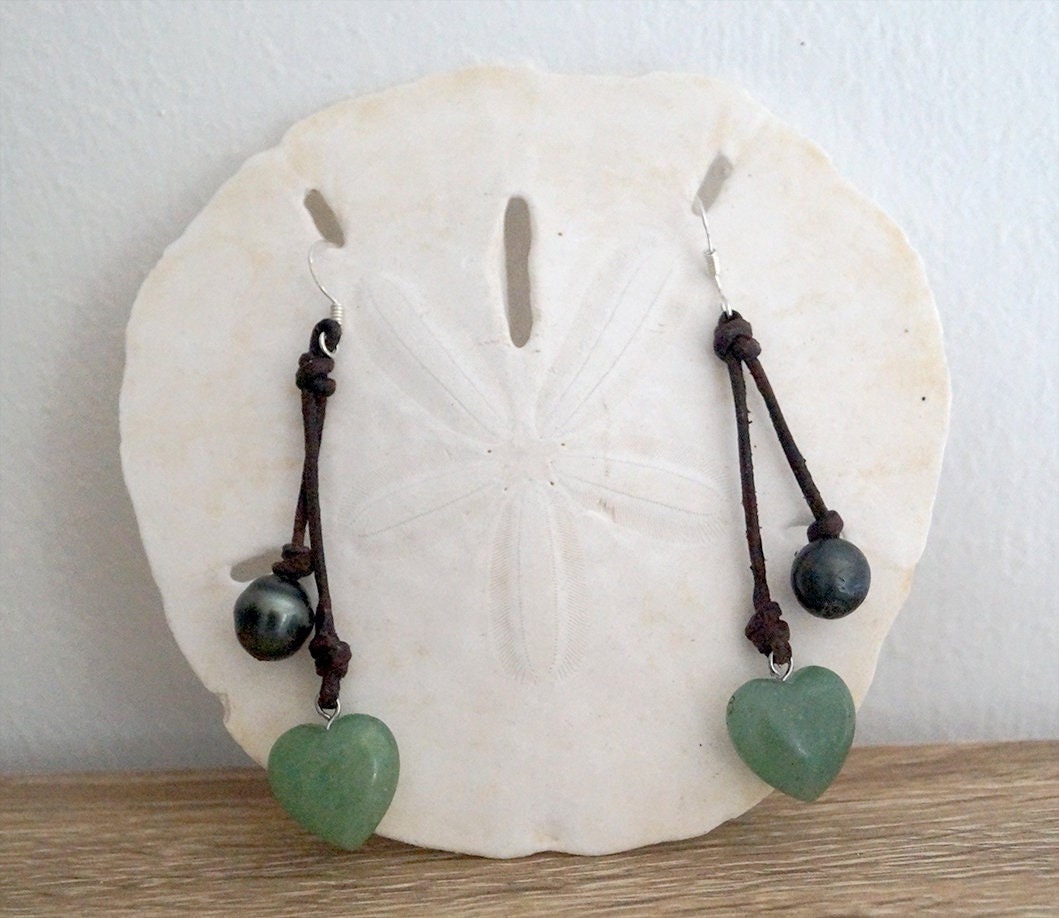 Boucle d'oreille cœur en aventurine et perles de Tahiti, cuir, apprêts argent 925 Tina