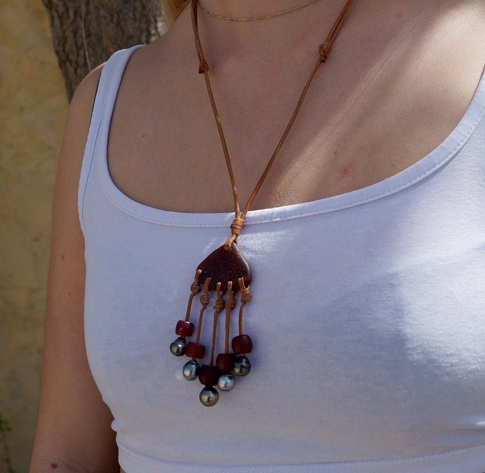 Perles de tahiti, pendentif verre mer poli, cuir, collier femme adaptable - Thera