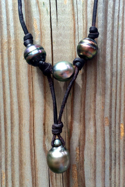 Collier pendentif perle de Tahiti goutte et son trio de perles - Livia