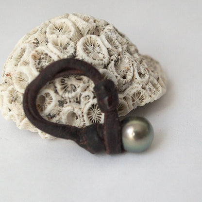 bague en cuir et perle de Tahiti