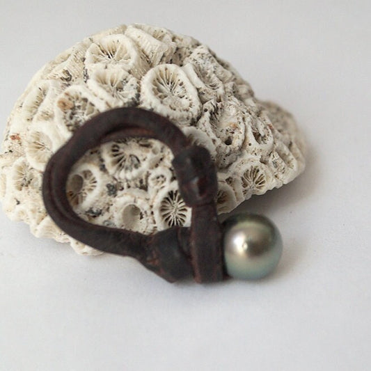 bague en cuir et perle de Tahiti