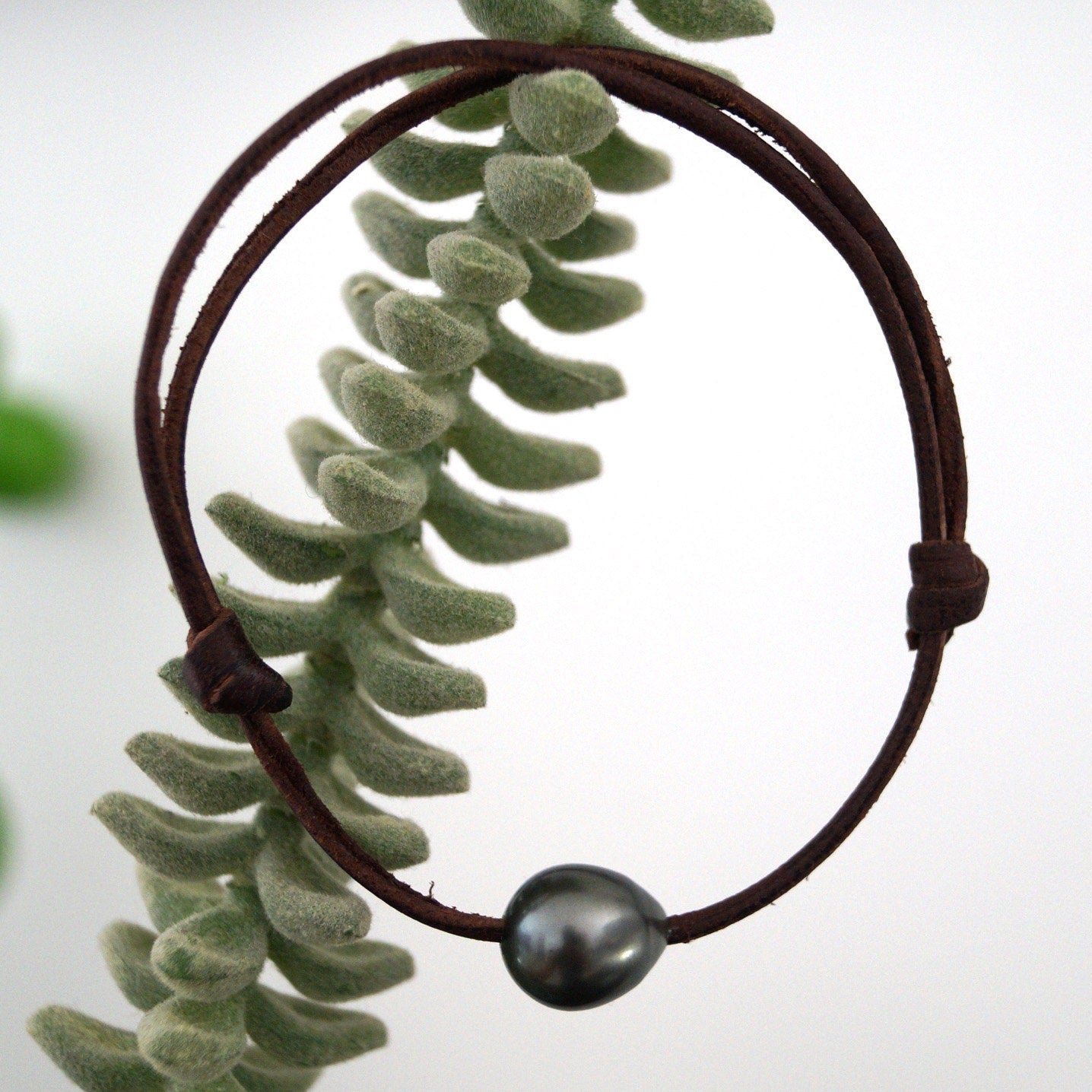 bracelet cuir coulissant et perle