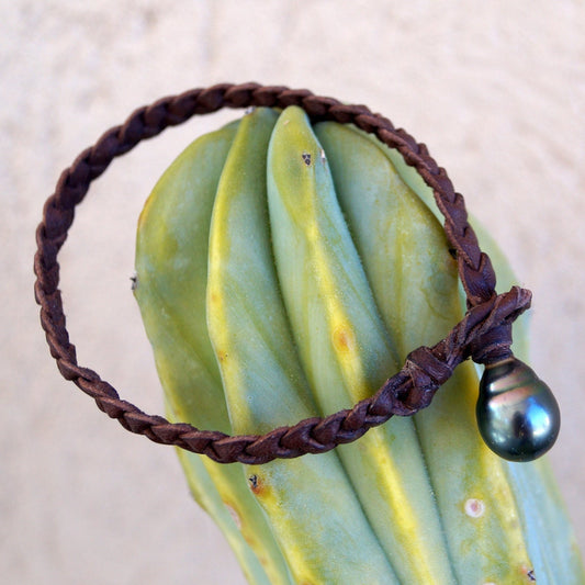 bracelet en cuir tressé et perle de Tahiti