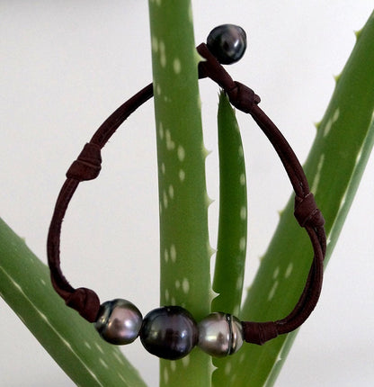 Bracelet trois perles de Tahiti sur cuir large - Ozzy