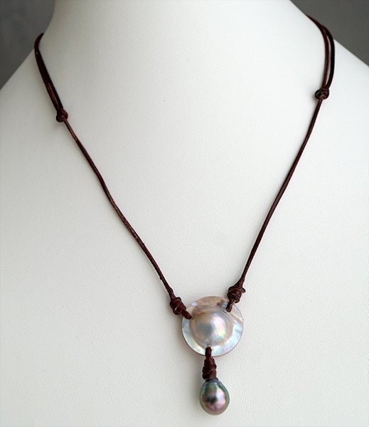 Women's leather and Tahitian pearl necklace, mabe pearl pendant, adjustable sliding jewelry