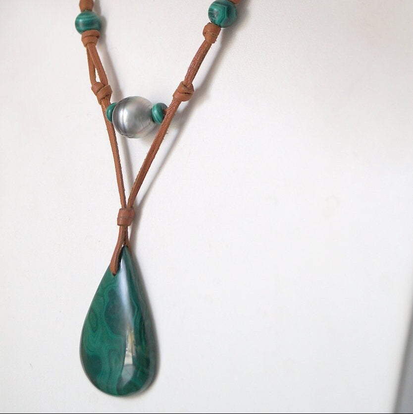 collier malachite et perle