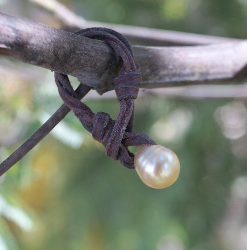 Tahitian Pearl Ring - Leather - Lasso - Adela