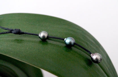 collier 3 perles de Tahiti en pendentif - cuir - fermoir coulissant - Austra