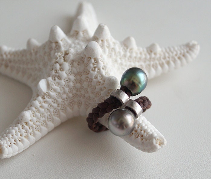 Bague cuir tressé avec duo de perles de Tahiti - Helle