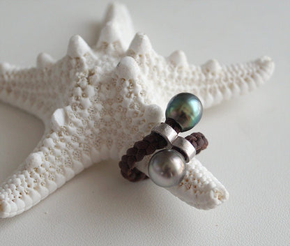 Bague cuir tressé avec duo de perles de Tahiti - Helle