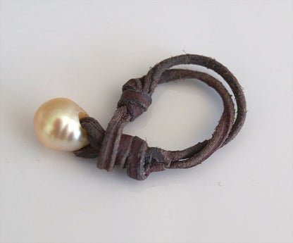 Tahitian Pearl Ring - Leather - Lasso - Adela